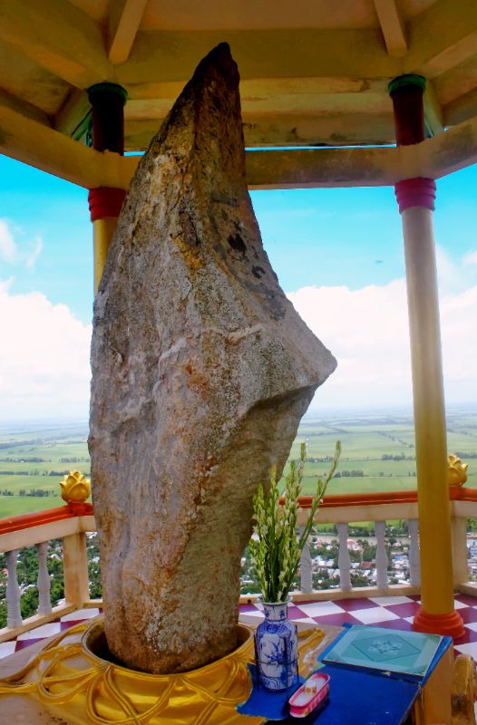 Ghé thăm "Thạch đại đao" trên đỉnh núi Ba Thê (An Giang)